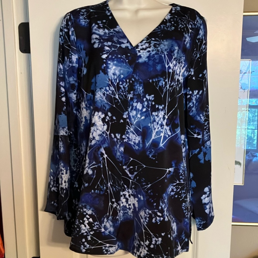 Blue and Black Long Sleeve Graphic Blouse